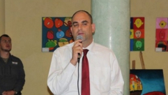  بالفيديو: رئيس بلدية اللد يختلق طريقة جديدة لالغاء الاذان ...!!!